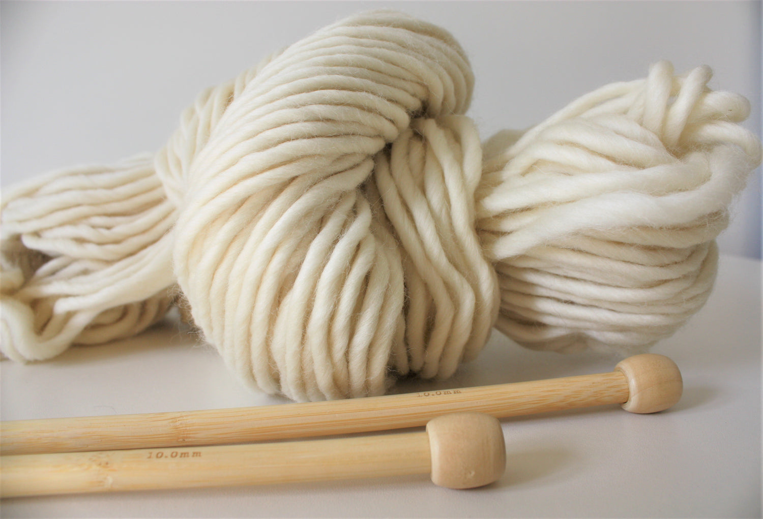 Chunky Knitting merino wool with bamboo knitting needles