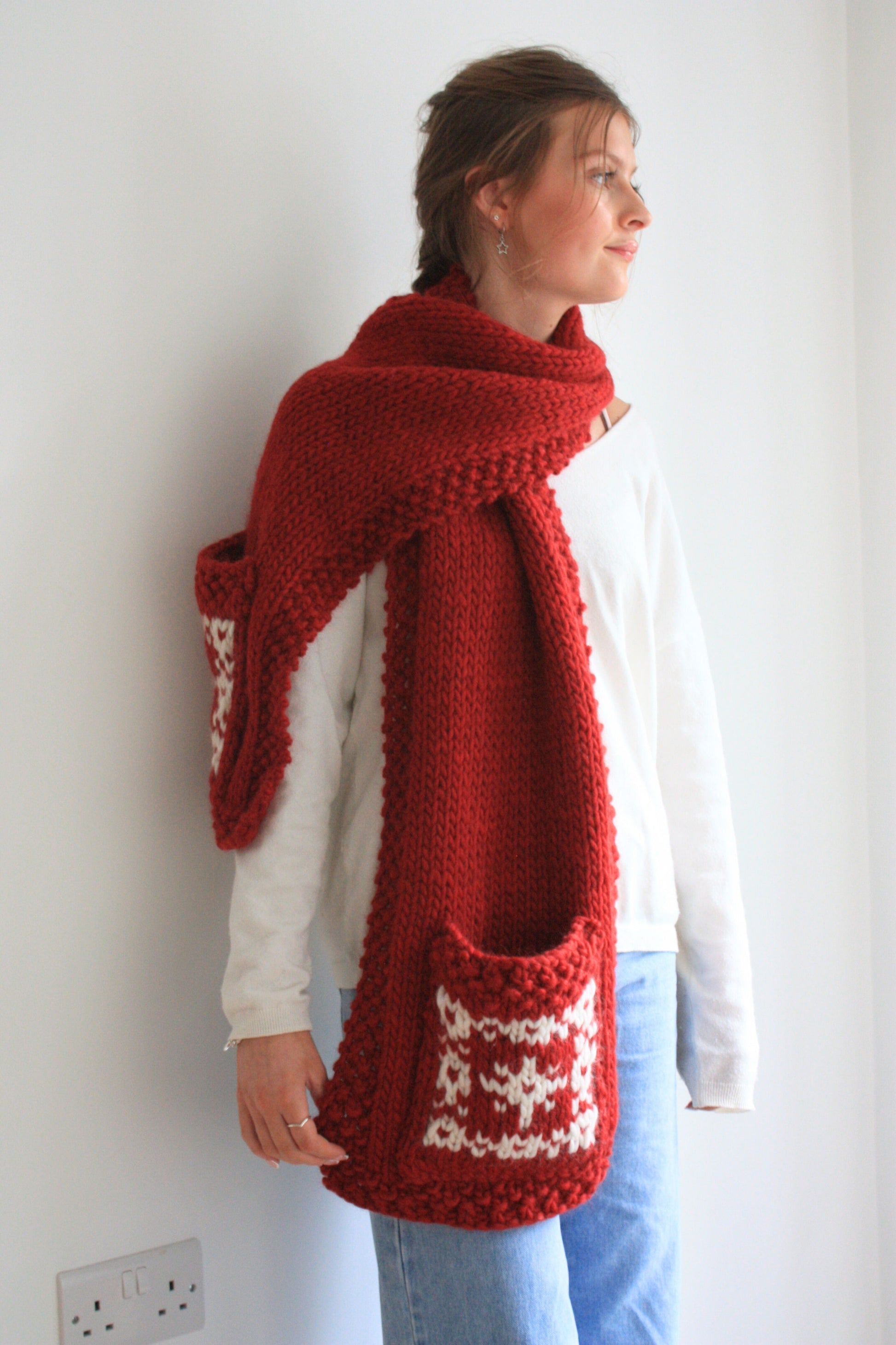 Nordic Style Pocket Scarf - Fair Isle Colourwork Knitting Pattern - King & Eye