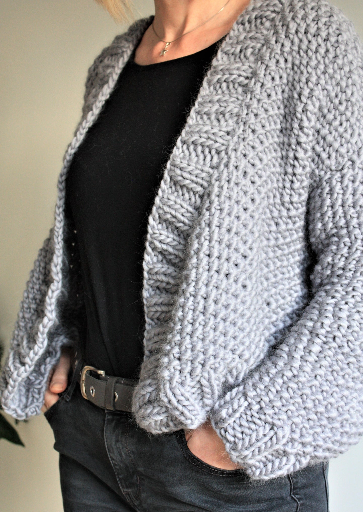 Easy Knitting Pattern - Chunky Knit Moss Stitch Cropped Cardigan | Mosscrop Cardigan - King & Eye