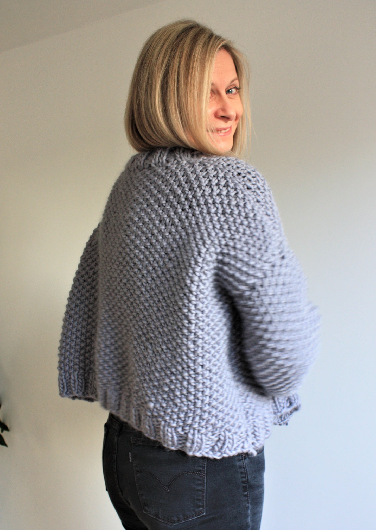 Easy Knitting Pattern - Chunky Knit Moss Stitch Cropped Cardigan | Mosscrop Cardigan - King & Eye