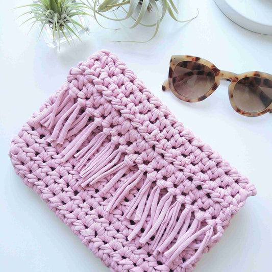 Easy Boho Evening Purse Free Crochet Pattern - King & Eye