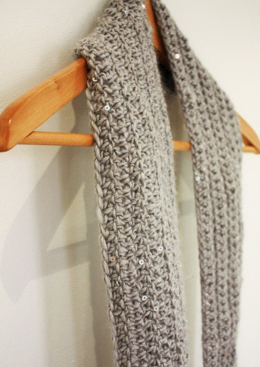 Easy To Crochet Scarf Pattern For Beginners (Free And Simple First Project) - King & Eye