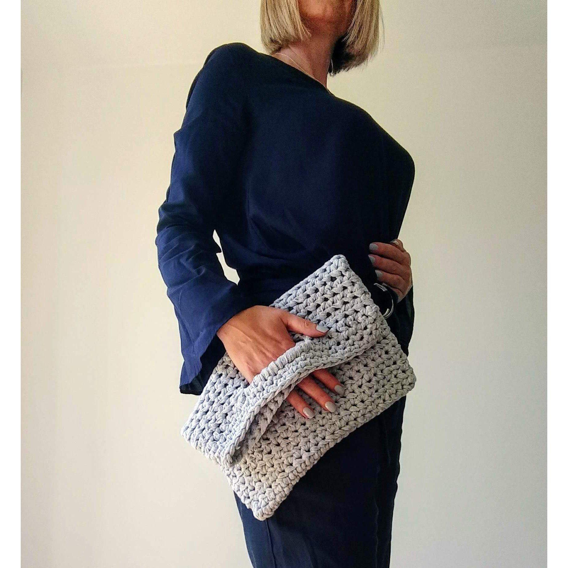 Easy Crochet pattern - Oversized T Shirt Yarn Clutch Bag – King & Eye