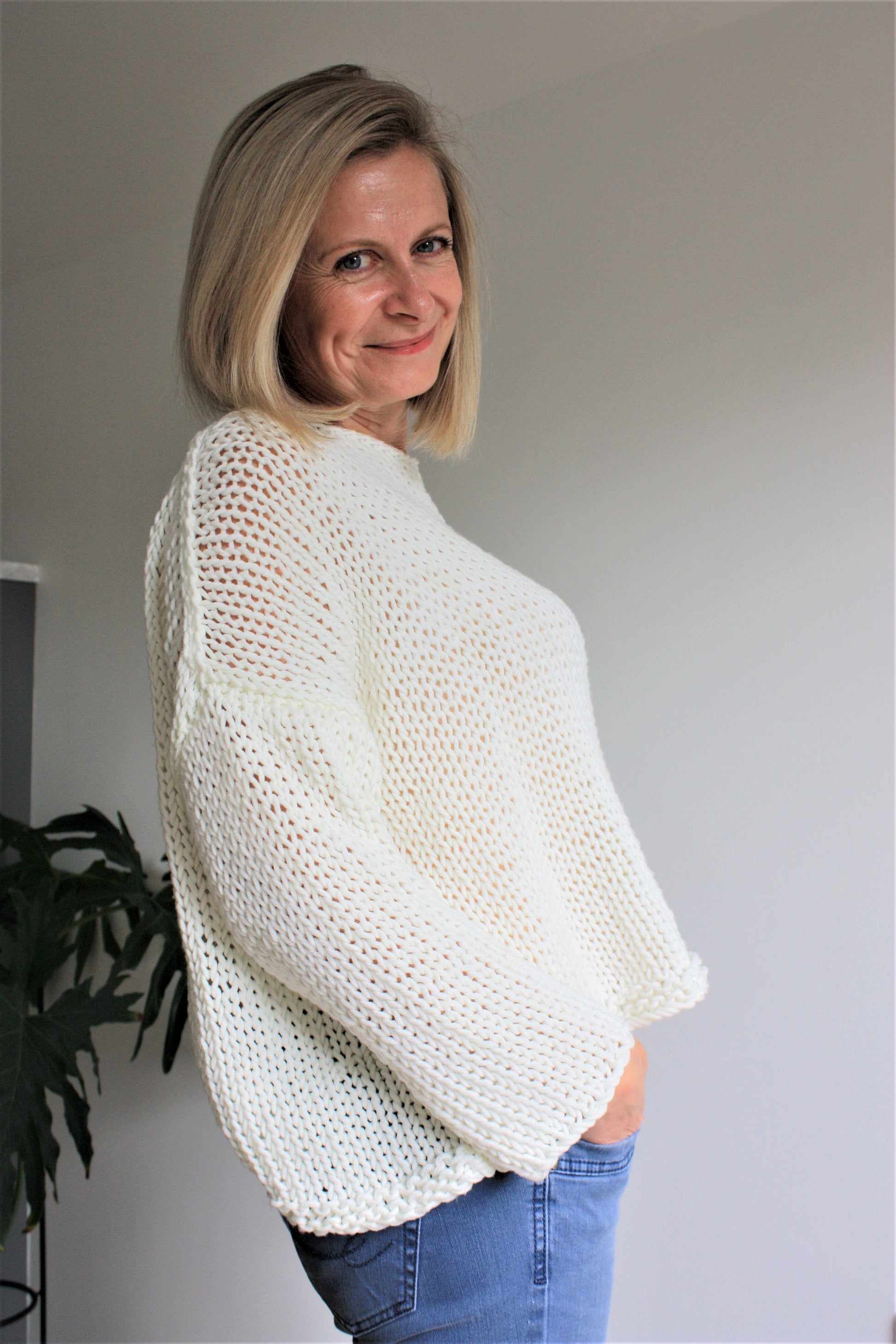 Easy Knitting Pattern - Best Beginners Easy Knit Sweater - King & Eye