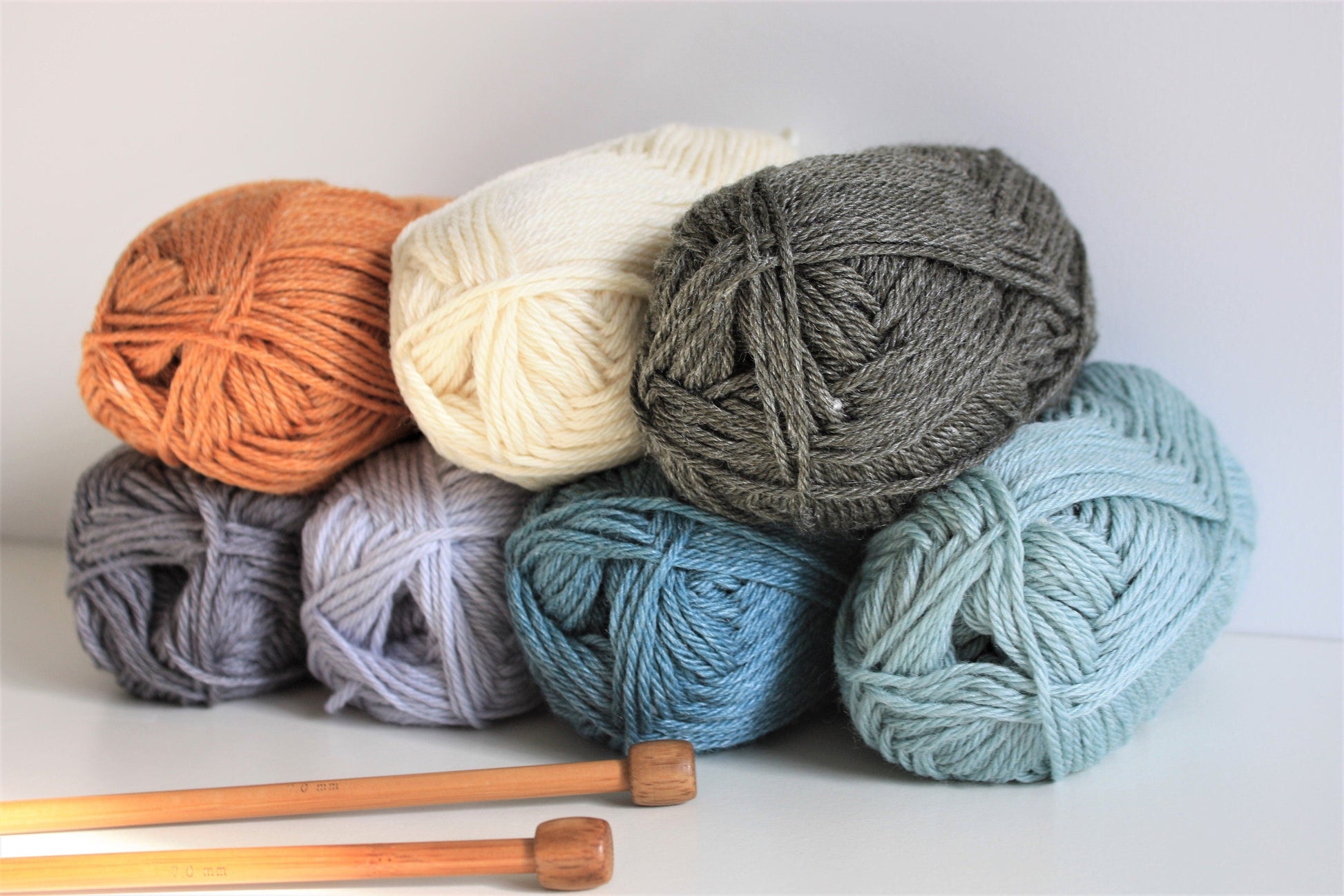 Grey Merino Silk Aran / Worsted Weight Luxury Knitting & Crochet Wool Yarn - King & Eye