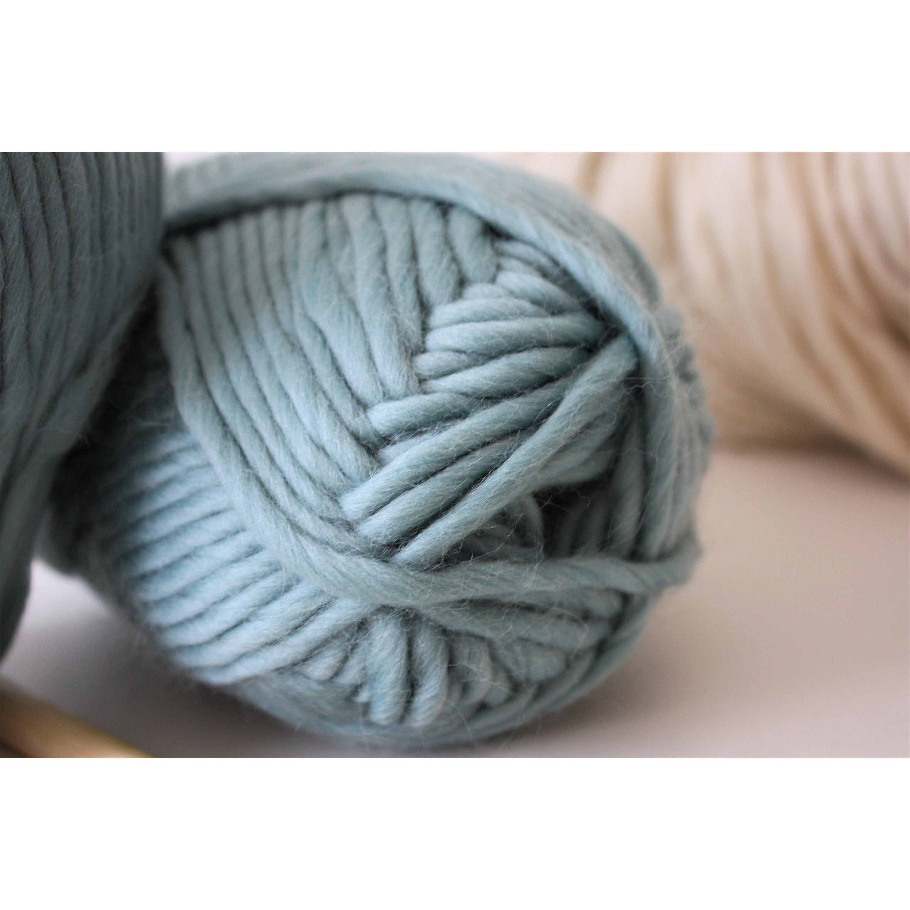 Super chunky 2025 yarn canada